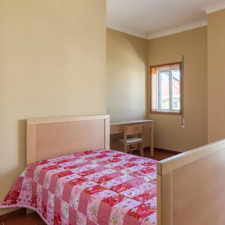 Rent this 4 bed room on Rua de Moçambique in 4425-159 Pedrouços, Portugal