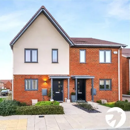 Rent this 2 bed townhouse on Freeman Close in Swanscombe, DA10 1BY