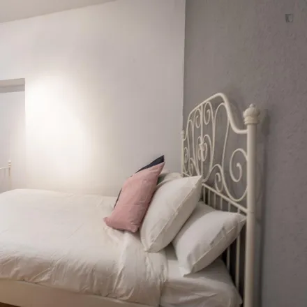 Rent this 8 bed room on Calle de Fuencarral in 41, 28004 Madrid