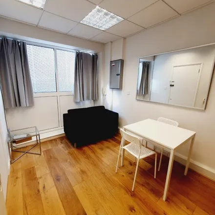 Image 2 - Signal House, 137 Great Suffolk Street, London, SE1 1PZ, United Kingdom - Apartment for rent