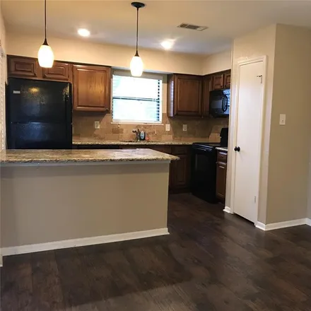 Rent this 1 bed condo on 1101 Calico Lane in Arlington, TX 76011