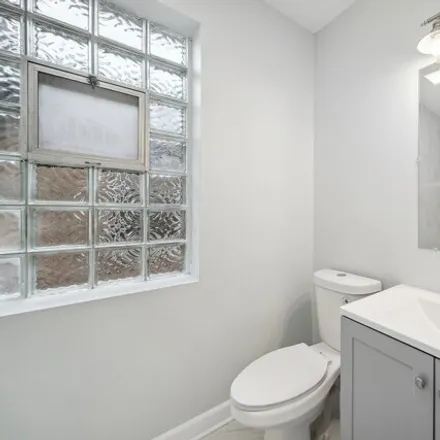 Image 8 - 7937 South Kimbark Avenue, Chicago, IL 60619, USA - House for sale