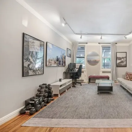 Rent this studio house on 49 W 96th St Apt 1B in New York, 10025