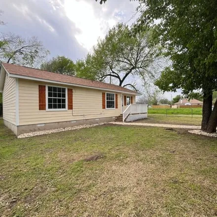 Image 3 - 109 Burnett St, Terrell, Texas, 75160 - House for sale