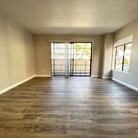 Image 3 - 5229 Willowcrest Avenue, Los Angeles, CA 91601, USA - Apartment for rent