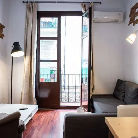 Image 4 - Carrer de Valldonzella, 33, 08001 Barcelona, Spain - Apartment for rent