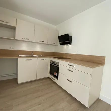 Rent this 3 bed apartment on 111 Avenue Ambroise Croizat in 38400 Saint-Martin-d'Hères, France