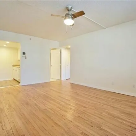 Image 4 - 34 Bay Ridge Avenue, New York, NY 11220, USA - Condo for sale