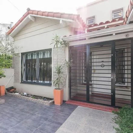 Buy this 3 bed house on Santiago de Liniers in Partido de Lomas de Zamora, Temperley