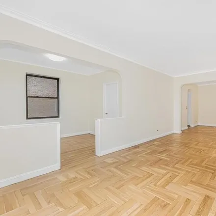 Image 3 - 3017 Riverdale Avenue, New York, NY 10463, USA - Apartment for sale