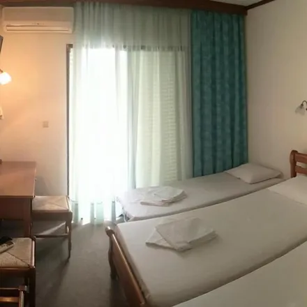 Rent this 1 bed room on Ξενοδοχείο Βλαχογιάννης in Θάσος - Λιμενάρια, Ormos Prinou