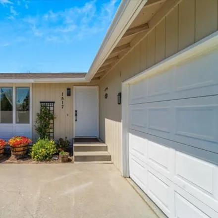 Buy this 3 bed house on 1517 Naches Avenue in Richland, WA 99352