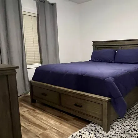 Rent this 2 bed condo on Auburn