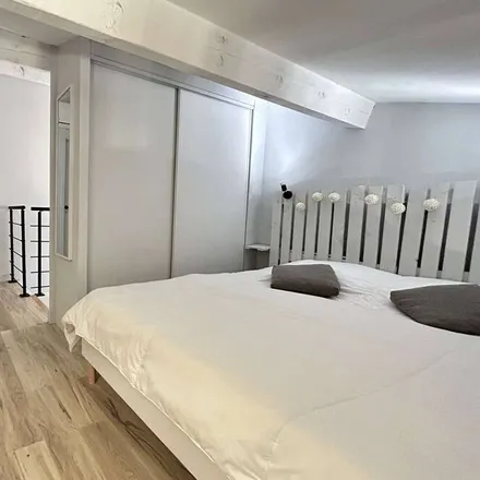 Rent this 2 bed duplex on Centre d'incendie et de secours de Sainte-Maxime in Route du Plan de la Tour, 83120 Sainte-Maxime