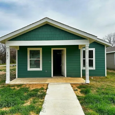 Image 3 - 1399 Southwest 4th Street, Mineral Wells, TX 76067, USA - House for sale