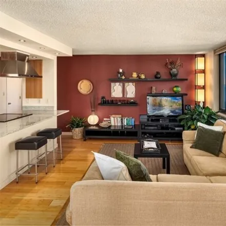 Image 2 - Royal Crest Condominium, 2100 3rd Avenue, Seattle, WA 98121, USA - Condo for sale
