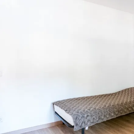 Rent this 3 bed room on Madrid in Carretera a la Estación de Hortaleza, 28033 Madrid