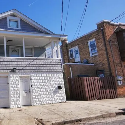 Rent this 3 bed house on 227 North Sacramento Avenue in Ventnor City, NJ 08406