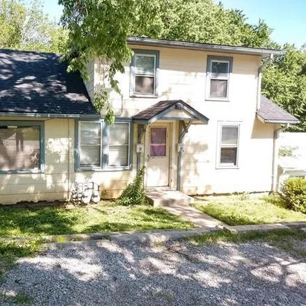 Buy this studio duplex on 727 North Forest Avenue in Independence, MO 64050