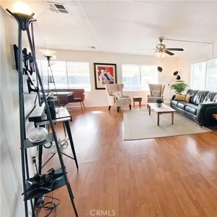 Image 2 - White Sand Lane, Huntington Beach, CA 21080, USA - Apartment for sale