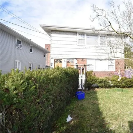 Rent this 3 bed house on 7 Elizabeth Court in Village of Hempstead, NY 11550