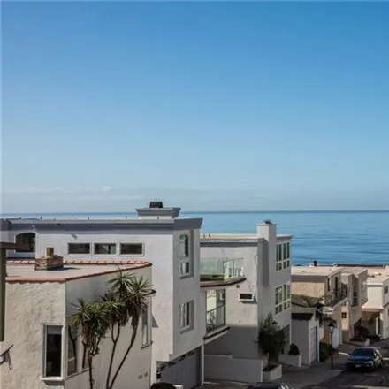 Rent this 4 bed house on 405 21st Street in Manhattan Beach, CA 90266
