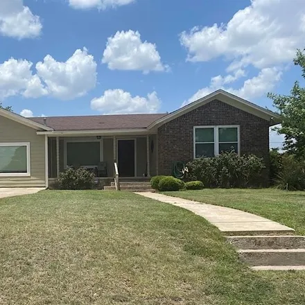 Buy this 4 bed house on 901 West Wrights Avenue in Comanche, TX 76442