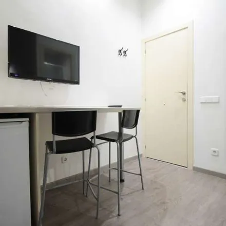 Image 7 - Carrer de l'Hospital, 82, 08001 Barcelona, Spain - Apartment for rent