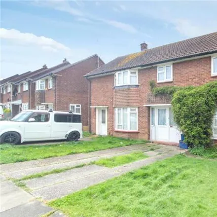 Buy this 3 bed townhouse on Mendip Crescent in Southend-on-Sea, SS0 0HD