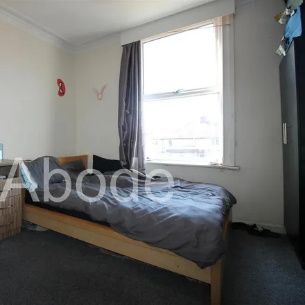 Image 3 - Broomfield Place, Leeds, LS6 3BW, United Kingdom - Apartment for rent