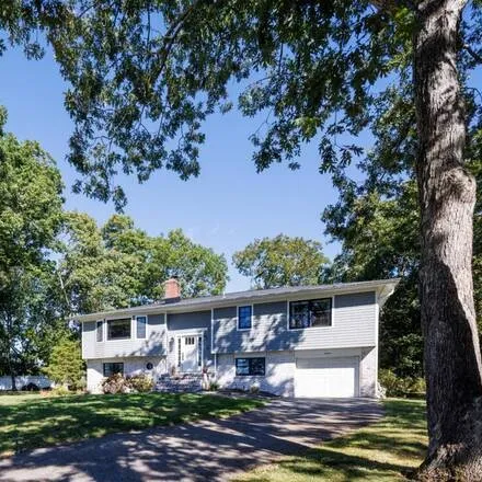 Buy this 4 bed house on 7 Mill Pond Road in Rampasture, Hampton Bays