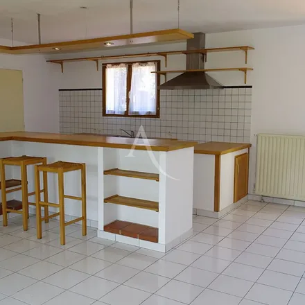 Rent this 4 bed apartment on 13 Chemin de Montlegun in 11000 Carcassonne, France