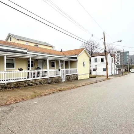 Buy this 2 bed house on 453 Walnut Street in Dayton, Campbell County