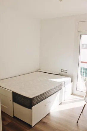 Rent this 3 bed room on Carrer de l'Equador in 75, 08001 Barcelona