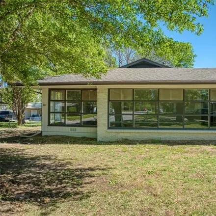 Image 4 - 204 Walnut St, Terrell, Texas, 75160 - House for sale