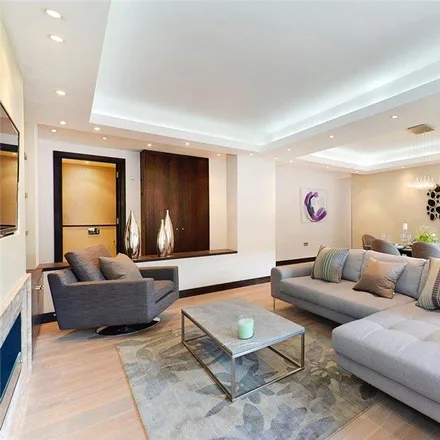 Rent this 3 bed apartment on 2a Durweston Street in London, W1H 1PH