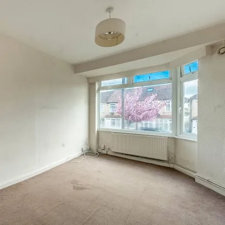 Rent this 1 bed apartment on Salvatorian Roman Catholic College in High Road, London