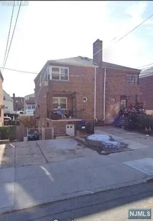 Buy this 4 bed house on 1566 Rhinelander Avenue in New York, NY 10461