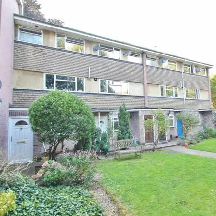 Image 3 - Eversley Crescent, Thornbury Road, London, TW7 4NS, United Kingdom - Apartment for rent