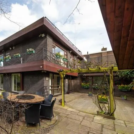 Buy this 6 bed house on Bandstand in Sandy Road, London