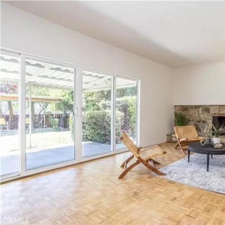 Image 4 - Alley 79726, Los Angeles, CA 91405, USA - House for sale