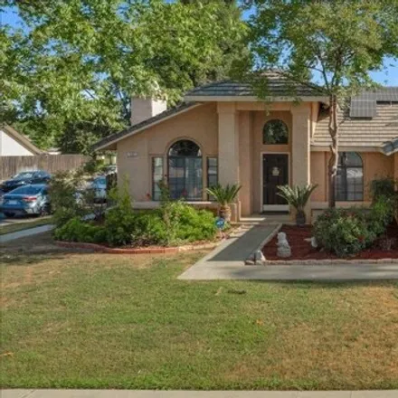 Buy this 3 bed house on 1021 North Miami Avenue in Clovis, CA 93611