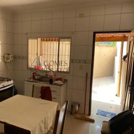Buy this 2 bed house on Rua Limeira in Jardim Pedroso, Mauá - SP