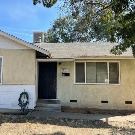 Buy this 2 bed house on 7292 North Sequoia Avenue in Fresno, CA 93711