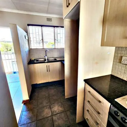 Image 3 - Silver Street, Goedeburg, Gauteng, 1518, South Africa - Apartment for rent