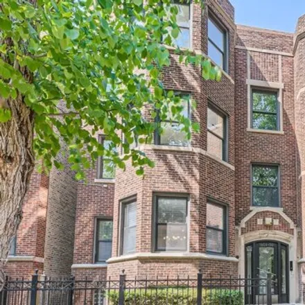 Rent this 3 bed condo on 1420-1424 West Winnemac Avenue in Chicago, IL 60640