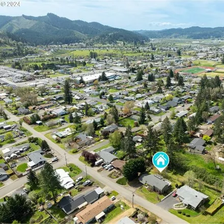 Buy this 4 bed house on 661 Sherwood Drive in Sutherlin, Douglas County