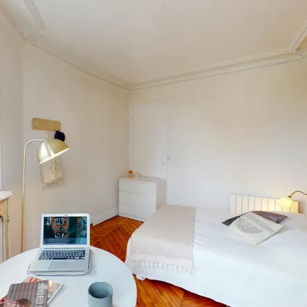 Rent this 4 bed room on 19 Boulevard de Port-Royal in 75013 Paris, France