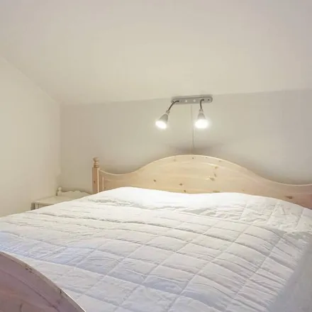 Rent this 2 bed house on Coop Kungshamn in Väggabacken, 456 33 Kungshamn
