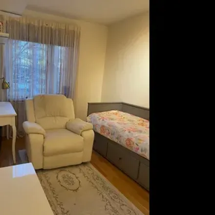 Rent this 1 bed room on Alphyddevägen in 131 35 Nacka, Sweden